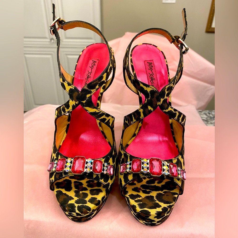 Betsey Johnson Size 8.5 Leopard Print Platform Ankle Strap Open Toe Heels Pumps